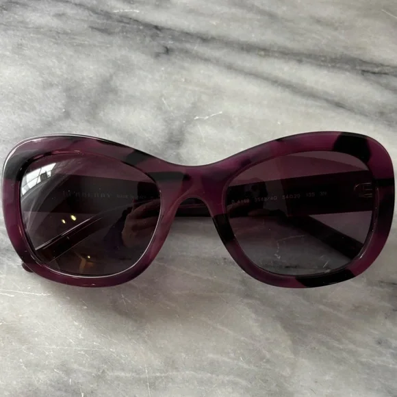 Burberry Trench BE4081 Sunglasses in Plum Marble with Dark  display picture 3